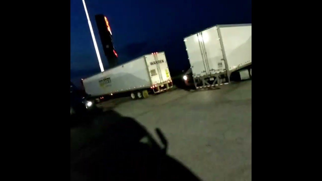 Parking Chaos at the Truckstop. Who Blocked 🚫 in who in their parking spot. Nobody can get out.