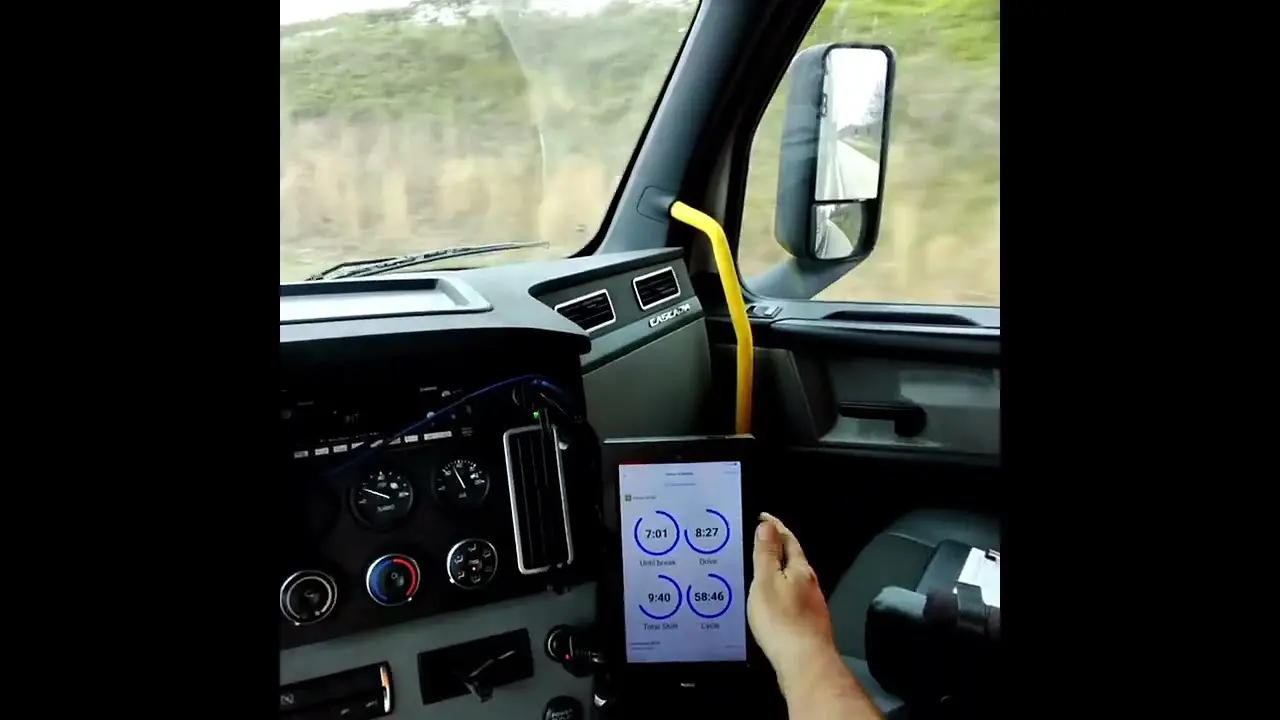 “Race Me PIG!!” Trucker challenges police to a RACE. This is a race the cops CAN’T WIN!
