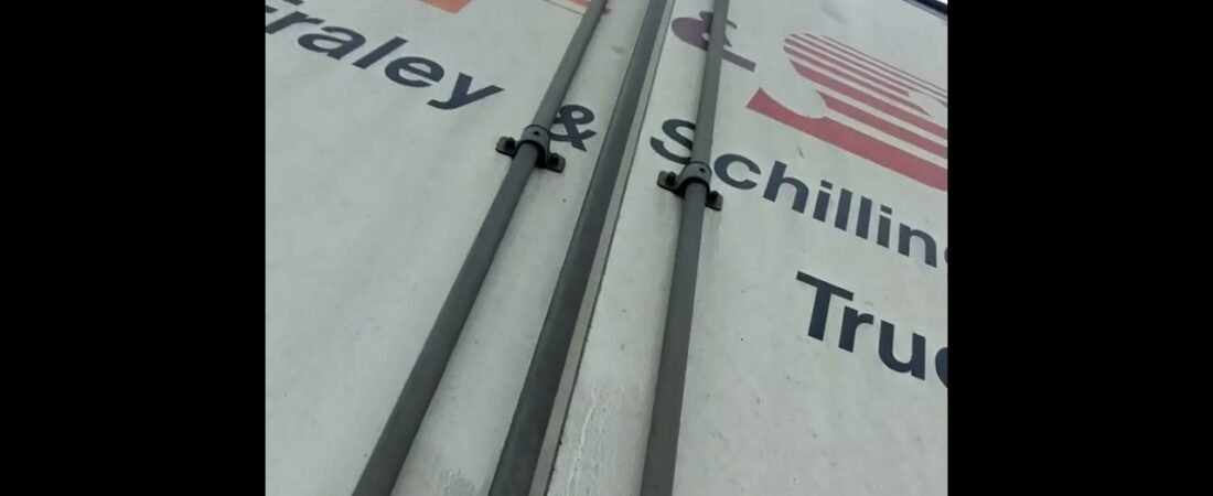 Semi Trailer Breaks right when I was TRAPPING SMUGGLERS inside. This was very scary and dangerous.