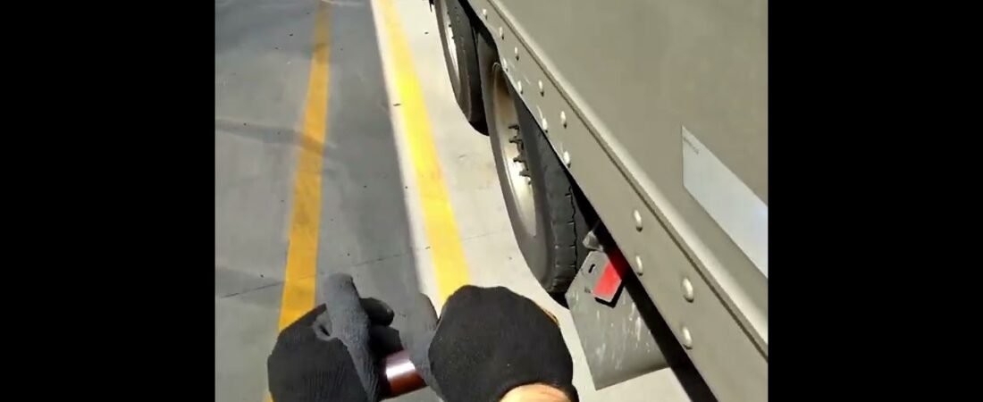 Something is not right with this landing gear. Is it broken? This is going to hurt me later.