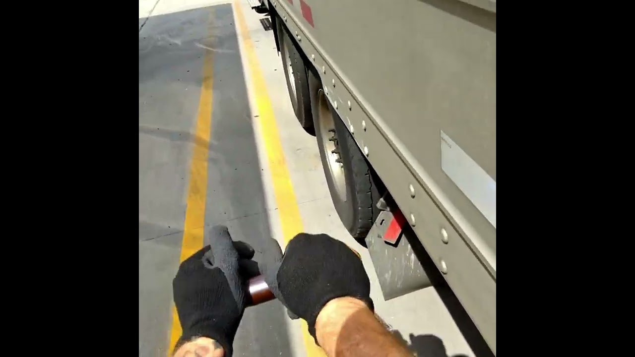 Something is not right with this landing gear. Is it broken? This is going to hurt me later.