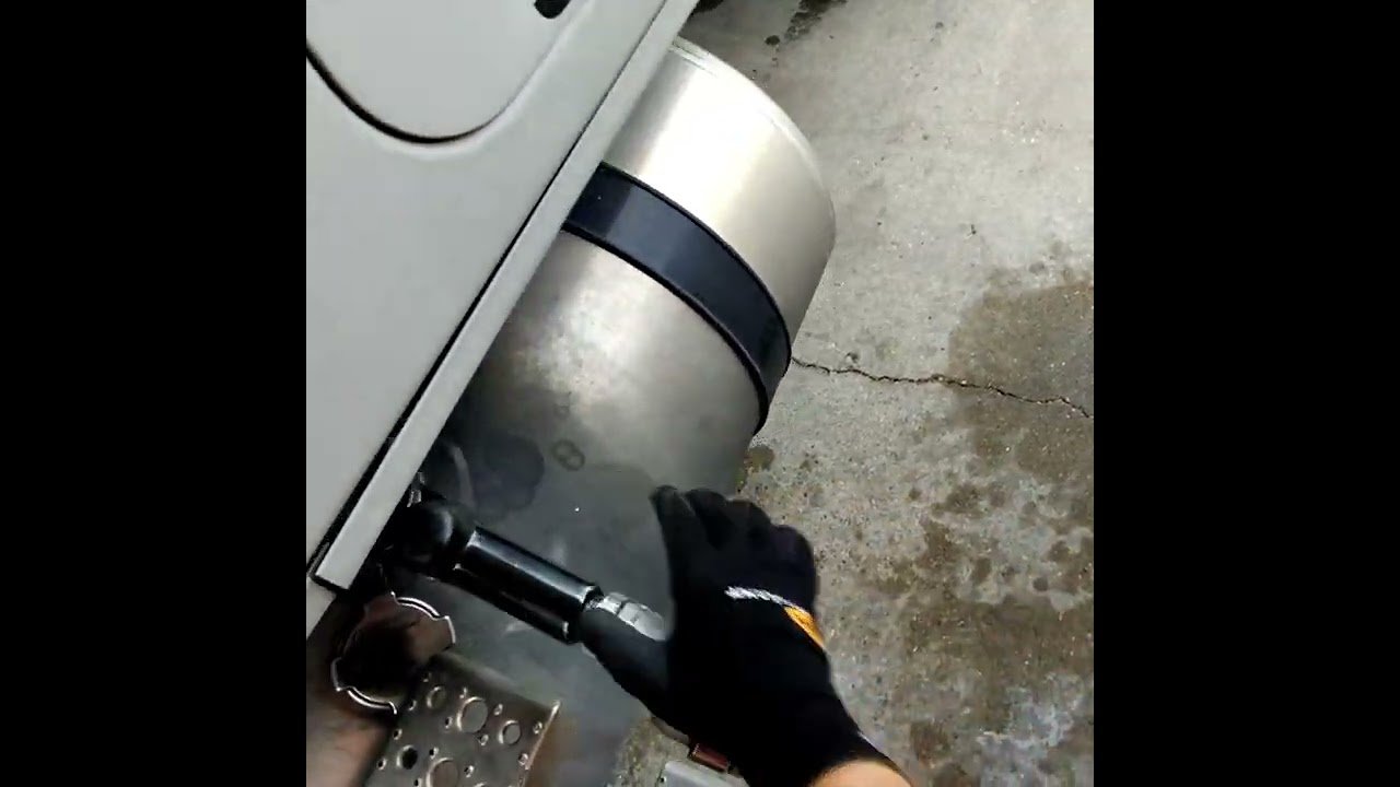 Steering Wheel Holder 101: How to fuel your big rig so that you can make your pickup and delivery.