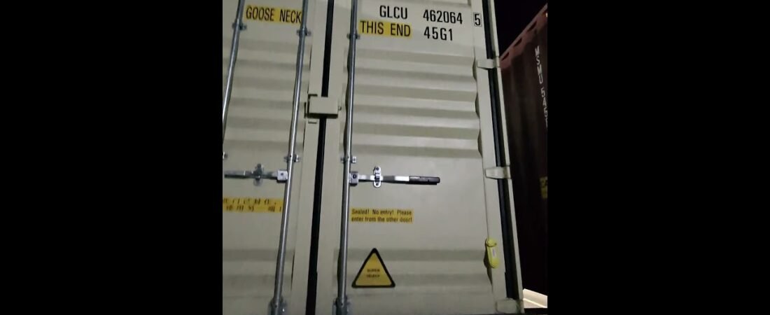 TRUCKER CAN’T FIGURE THIS SIMPLE TRUCKING TRICK. Can you help him?