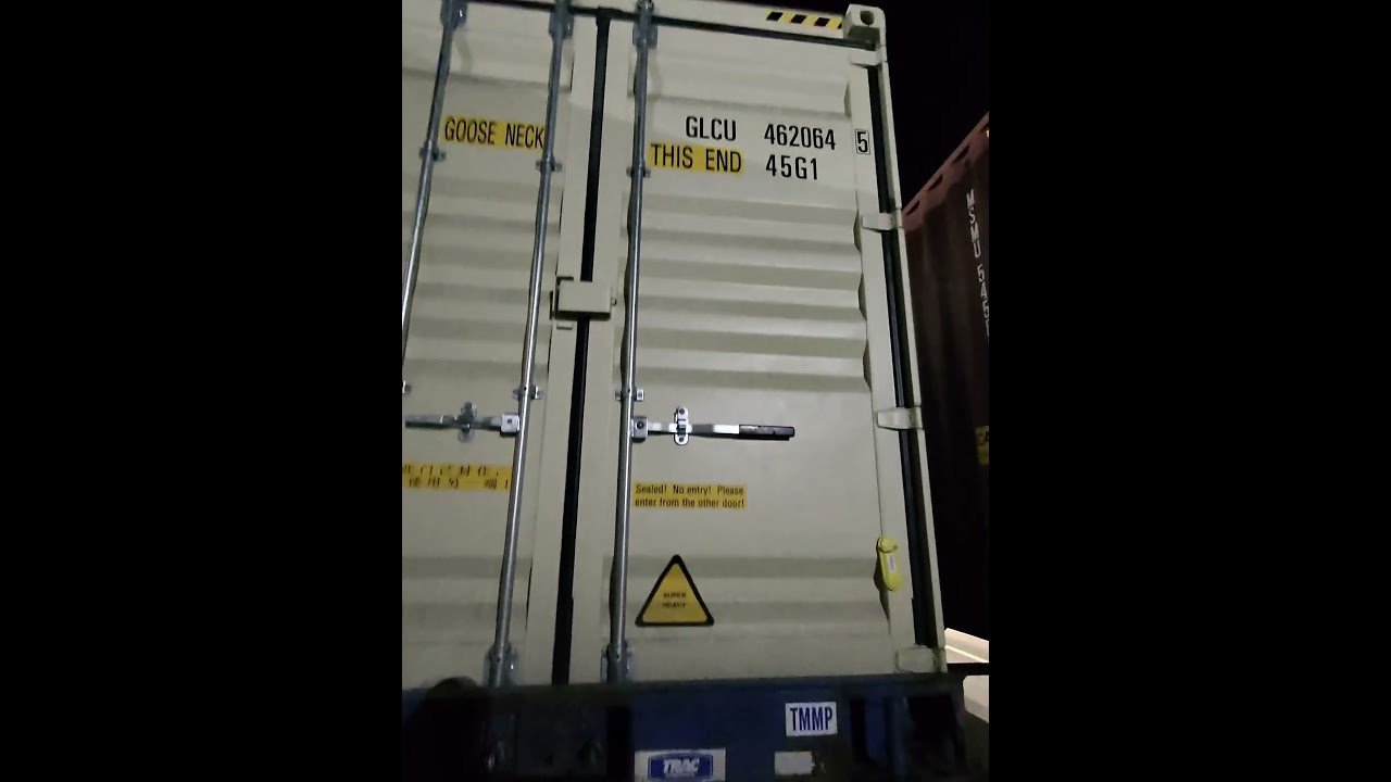 TRUCKER CAN’T FIGURE THIS SIMPLE TRUCKING TRICK. Can you help him?