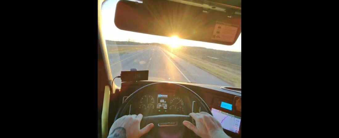 TRUCKING ACROSS AMERICA! Hang out with a Old School Trucker. TRUCKER POV