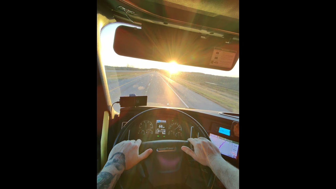 TRUCKING ACROSS AMERICA! Hang out with a Old School Trucker. TRUCKER POV
