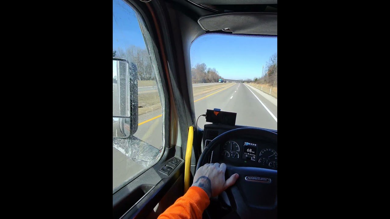 TRUCKING POV. Clean roads, nice and cold. #trucking #trucker #shorts #metaglasses #trucktuber
