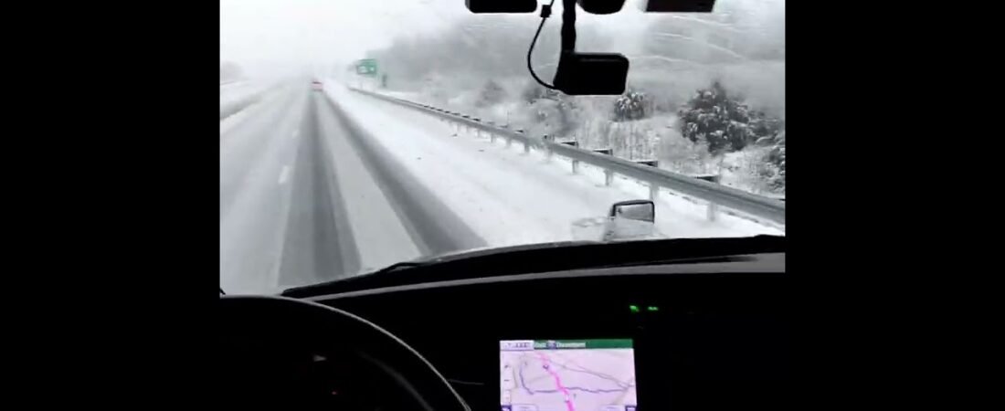 The worst Snow Storm since 1999!! This is way too dangerous. Stay off the roads or get hurt. (2)