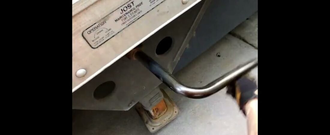 This TWO FINGER Trick will have her legs in the air off the ground in seconds! Truckers have skills!