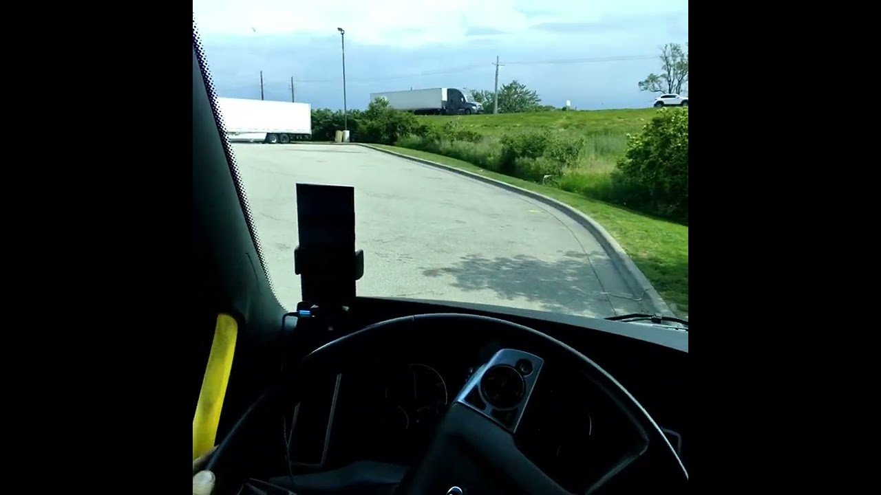 This is NOT Legal Driver! You can’t do this legally. This Truck Driver is VIOLATING DOT REGULATION!