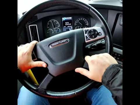 This is what it feels like to drive a 2025 freightliner Cascadia. This feels like a car!
