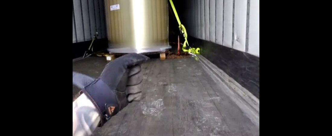 This trucker can do anything. Look at how good he is at strapping. Better than a FLATBED DRIVER!