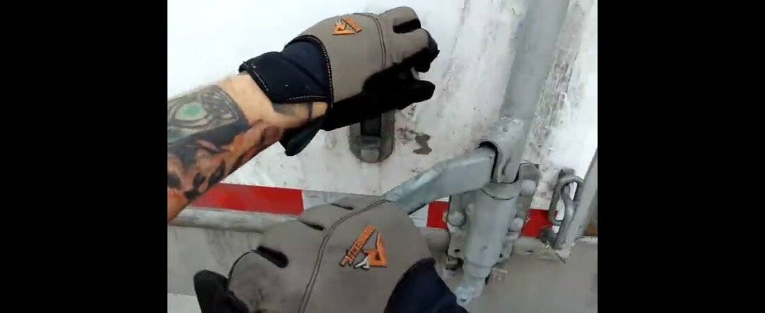 Trucker found a disturbing message from the Cartel.. This is a message you won’t forget!