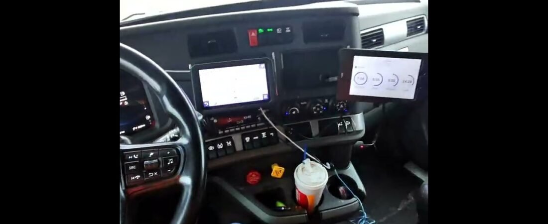 Trucker has 40 Illegal Immagrants hiding with SMUGGLERS on his trailer, going 65mph on the Freeway.