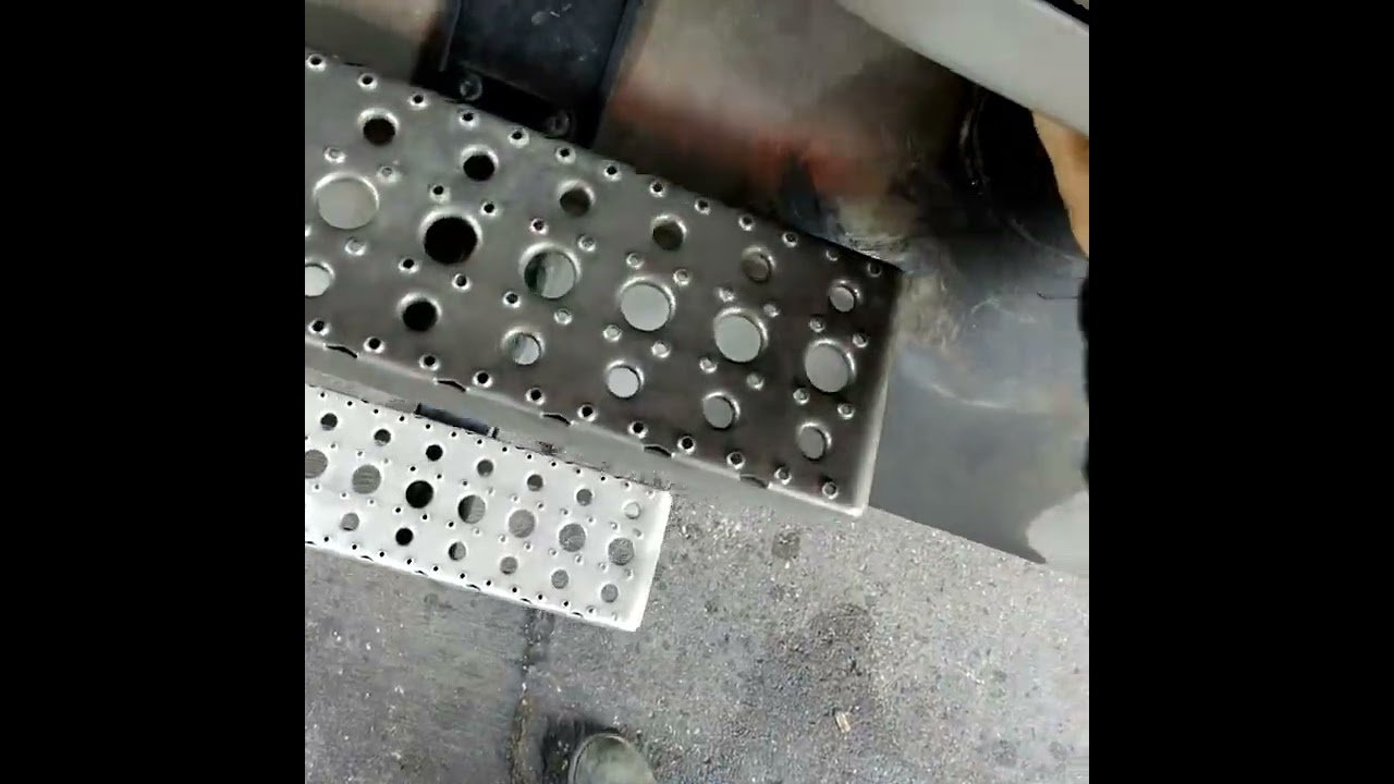 Trucker shows how easy it is to shower at the fuel pump while everyone waits impatiently. Try This!