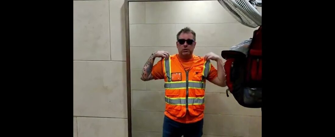 Trucker talks about how Trucking is  NOT a FASHION SHOW! We need to dress like truckers not models.