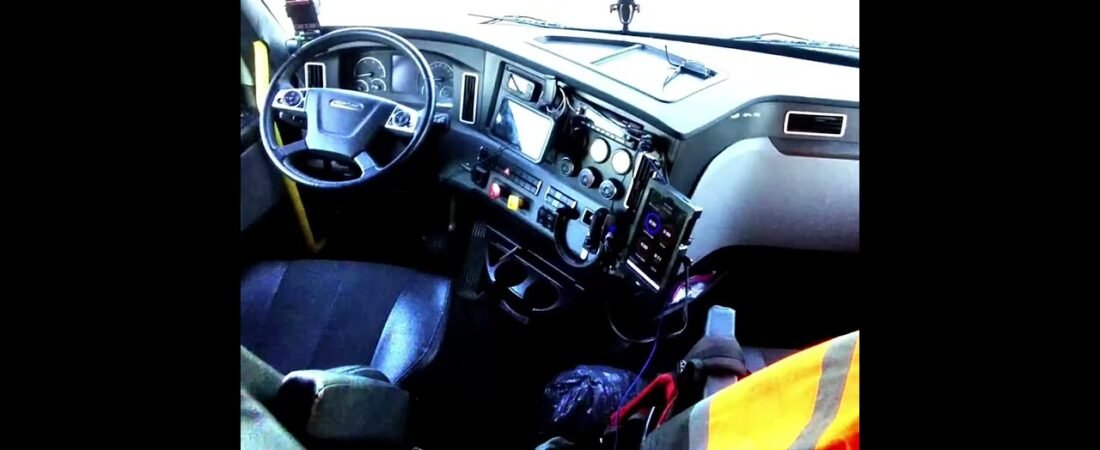 Trucker waking up from his 10 hour reset. This POV is amazing!