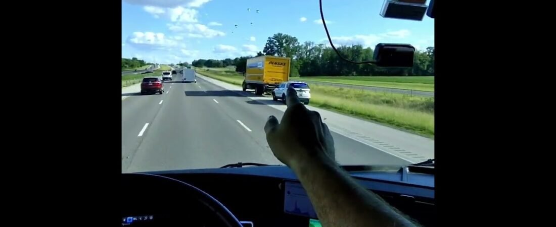 UHAUL DRUG BUST ON THE HIGHWAY! Uhaul Smugglers are at it again. Cops Shut Them Down! America!