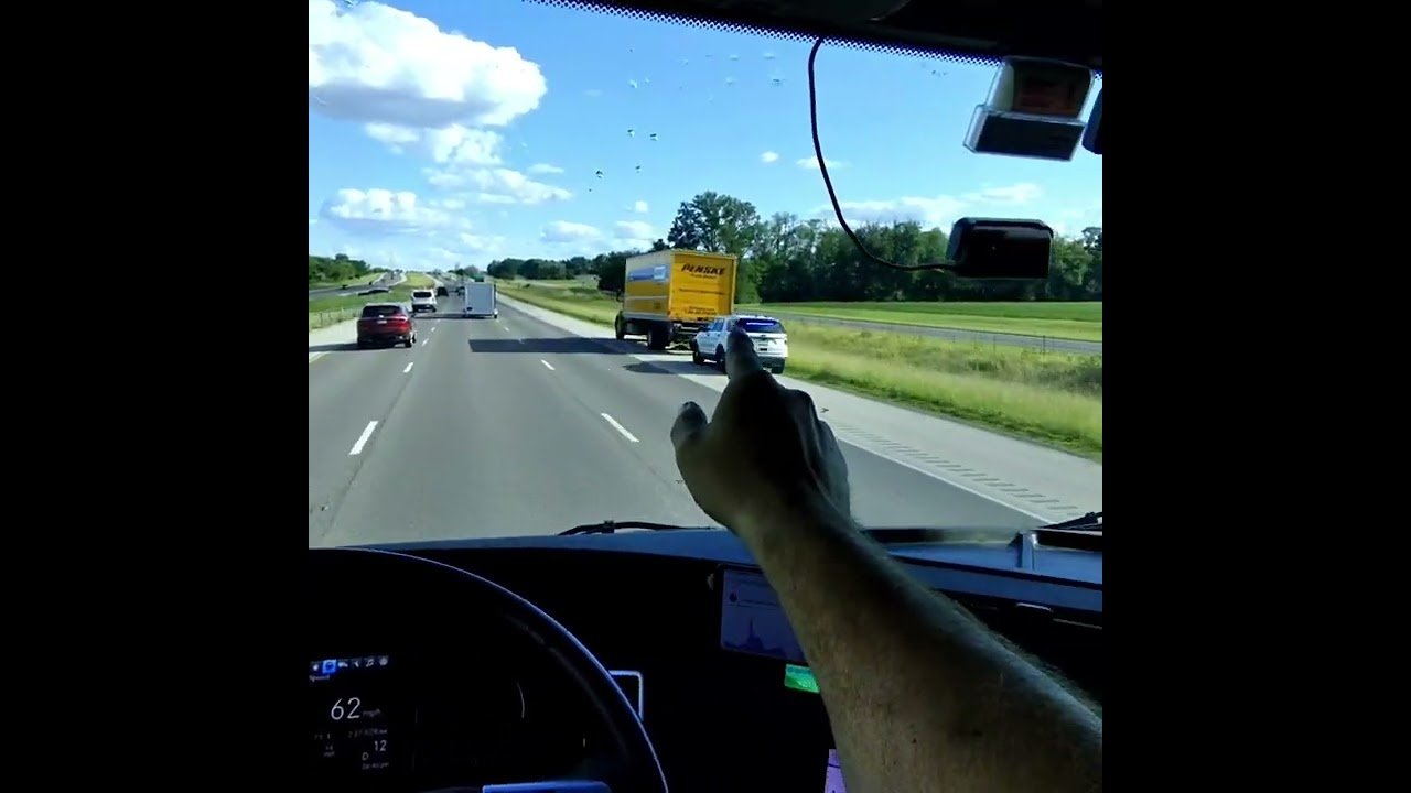 UHAUL DRUG BUST ON THE HIGHWAY! Uhaul Smugglers are at it again. Cops Shut Them Down! America!