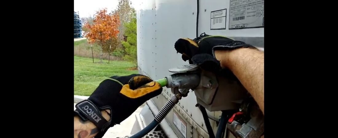 Why is this noise coming from my hoses? Semi Truck Driver Deals with Real Scary Issues out there.