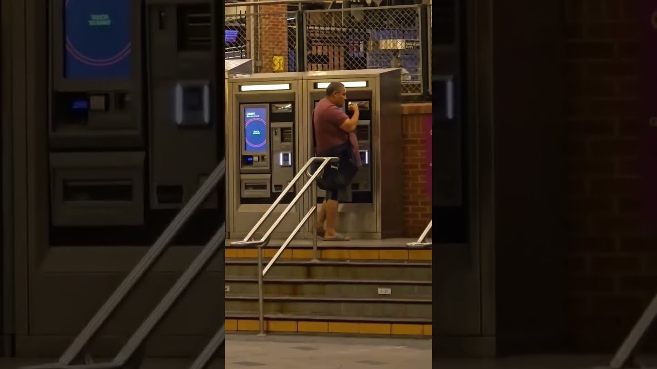 YOU’LL NEVER GUESS WHAT THIS TRUCK DRIVER IS DOING BUT YOU CAN TRY.