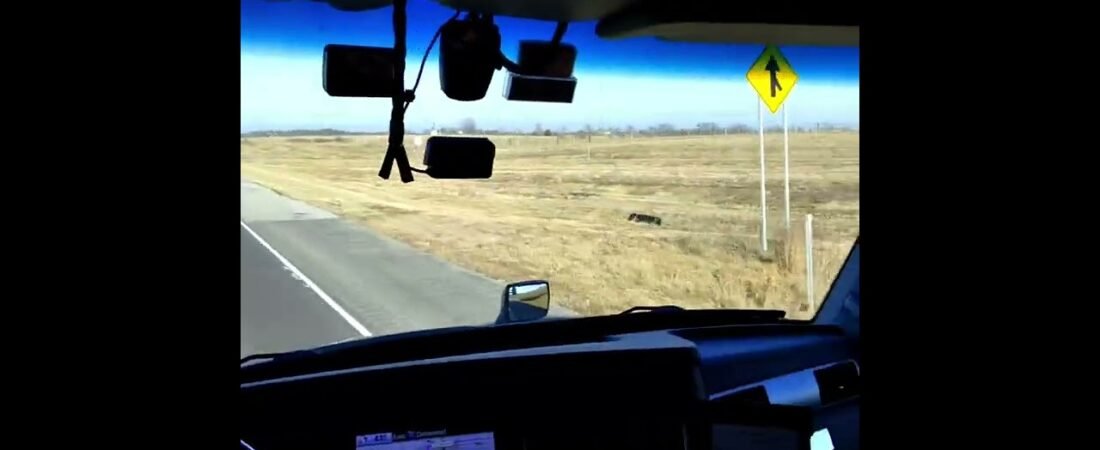 You can outrun the cops in a Big Rig semi truck. You just have to want it bad enough. (4)