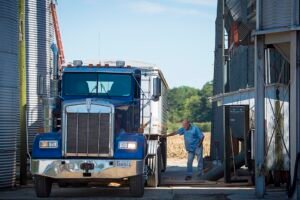 Rig photo — Kenworth W900 — A classic rig that turns heads