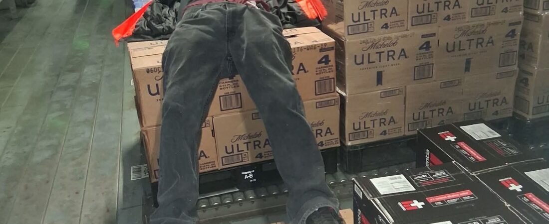 BRUH, DOCK WORKER PASSED OUT. NOW I’M NEVER GETTING OUTTA HERE!
