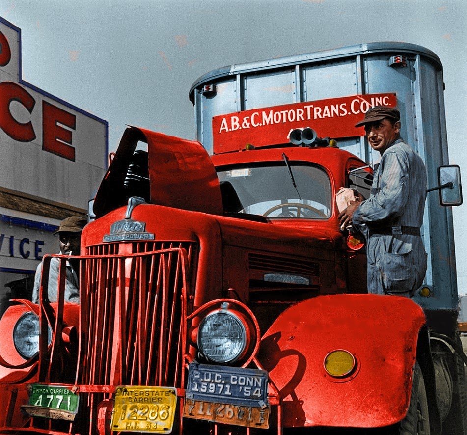 Back when trucks were tough—and so were men 💪🚛🔥