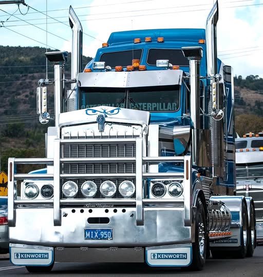 Built like a tank 💪🚛 #Kenworth