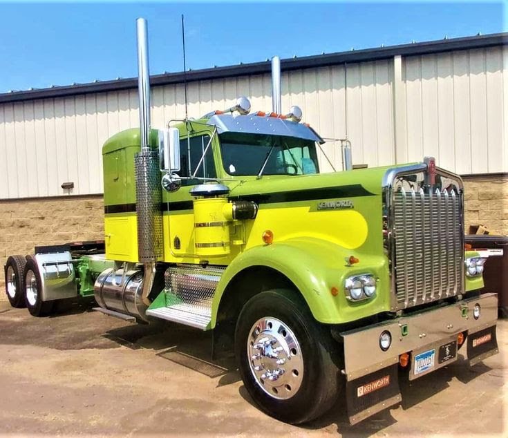 Cool never goes outta style! 🛣️🔥 #Kenworth