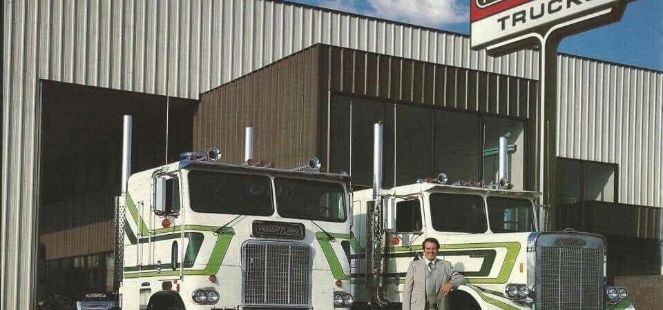 Freightliner dealership in the 90’s 💚