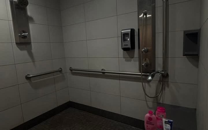 I’M IN TRUCK STOP SHOWER HEAVEN!
