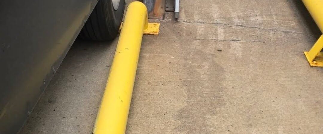 Lots of SAFETY thingies goin on right there, driver!