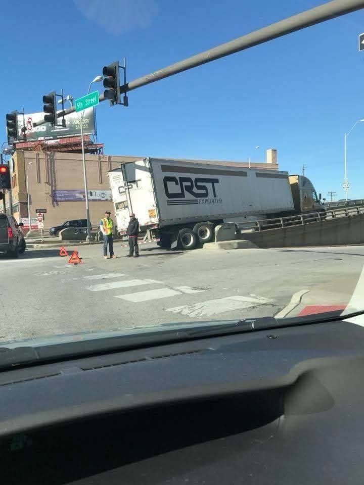 Texting and driving or no speaky the English?