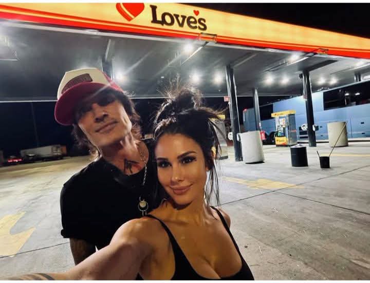 Tommy Lee 💥 Brittany Furlan @ LOVES!