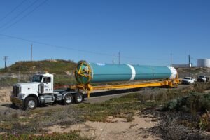 Rig photo — Peterbilt 389 — Clean lines and serious highway style
