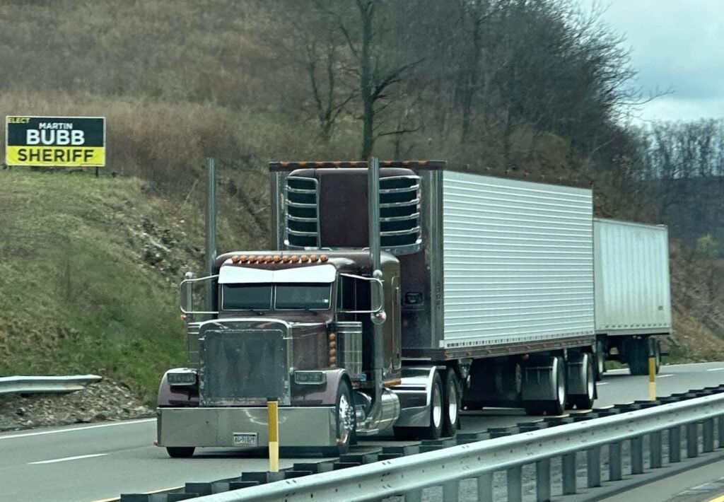 🚛💨 "Stackin’ miles 🛣️📦 #OTRLife